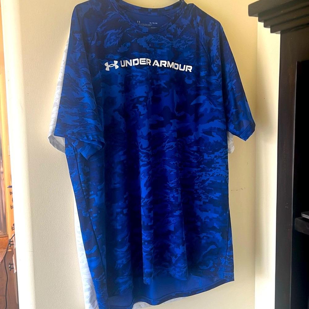 3 Shirts 3XL  UnderArmer Shirts never worn Take 3 for$40